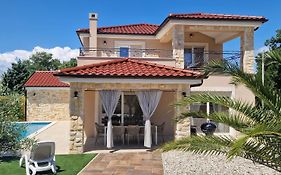 Villa Lukas&Ana S Bazenom,Djecjim Igralistem